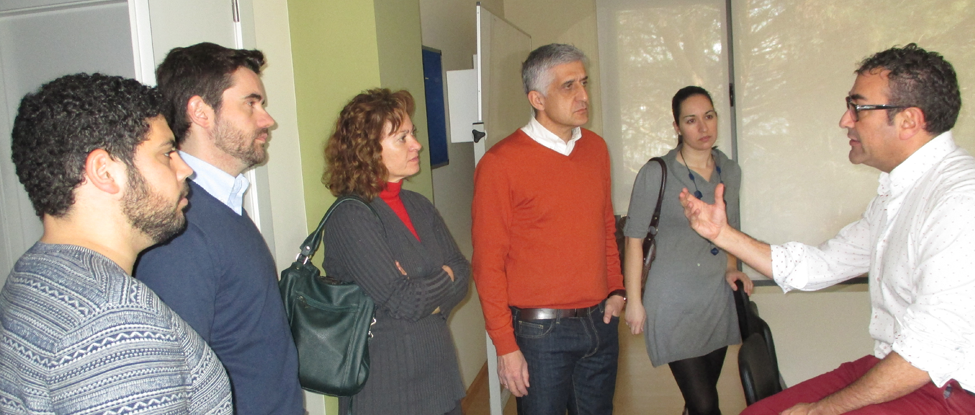 Jos&eacute; Luis G&oacute;mez muestra su reconocimiento a la labor de la Asociaci&oacute;n de Familiares de Alzheimer