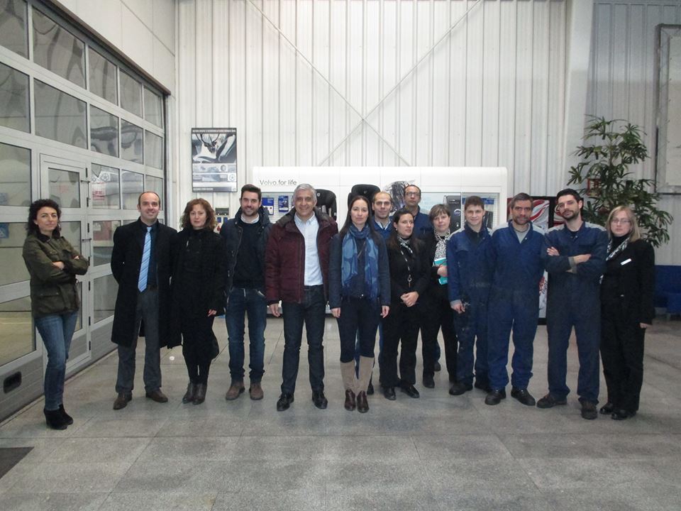 <div><strong>Los Candidatos del PSOE con los trabajadores del concesionario de Autom&oacute;viles Volvo</strong></div>