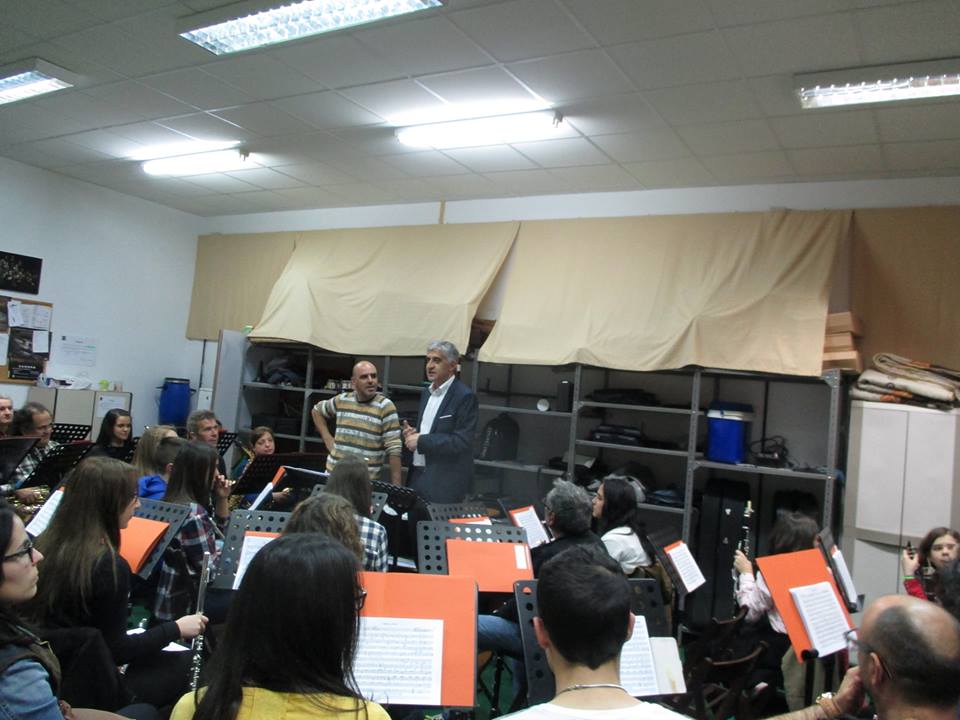 <strong>Jos&eacute; Luis G&oacute;mez participa en el ensayo de la Banda de M&uacute;sica de Nacor Blanco</strong>