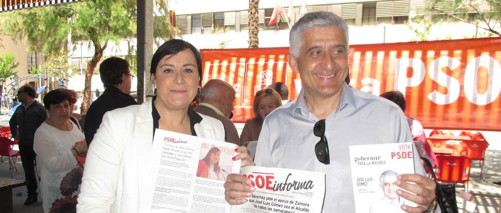 <strong>Jos&eacute; Luis G&oacute;mez y Ana S&aacute;nchez escuchando y debatiendo con l@s ciudadan@s de Zamora</strong>