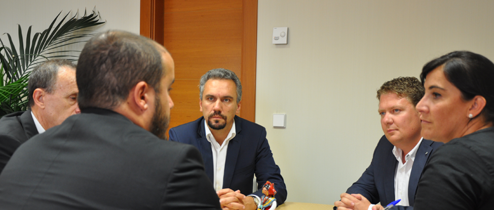 <div><strong>El PSOE recibe a los promotores de la biorrefiner&iacute;a de Barcial del Barco&nbsp;</strong></div>