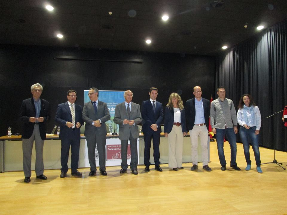 <strong>Representaci&oacute;n municipal en el Acto de imposici&oacute;n de insignias a la primera promoci&oacute;n de Ingenieros Civiles de la Escuela Polit&eacute;cnica de Zamora</strong>