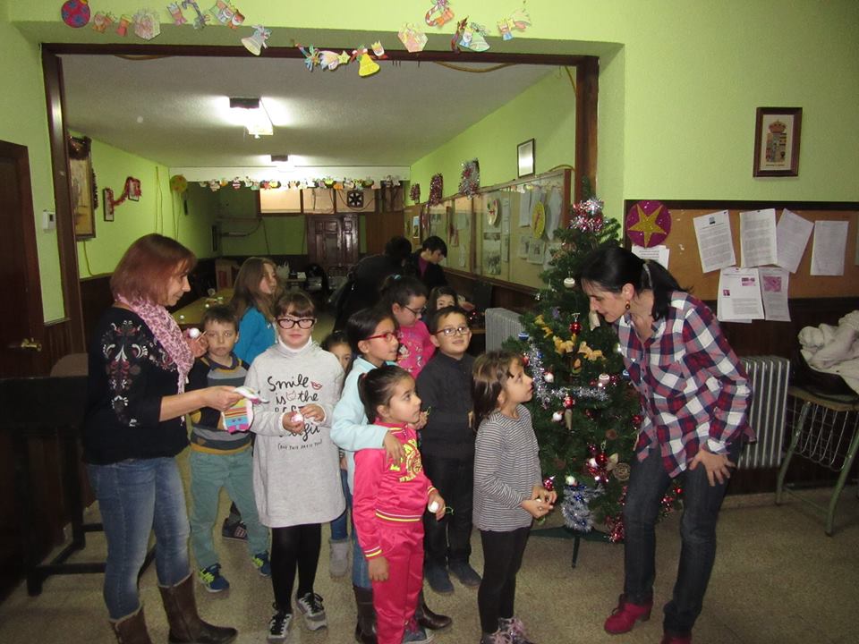 <strong>La Concejala de Juventud Soraya Merino visita los Barrios de San Frontis y San Isidro donde se celebran los Talleres infantiles de Decoraci&oacute;n Navide&ntilde;a</strong>
