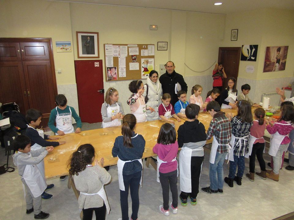 <strong>La Concejala de Juventud Soraya Merino visita los Talleres Navide&ntilde;os Infantiles de los barrios</strong>