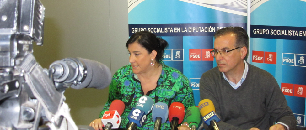 <strong>Ana S&aacute;nchez y Antonio Plaza muestran el apoyo del PSOE al sector de vacuno de leche&nbsp;</strong>