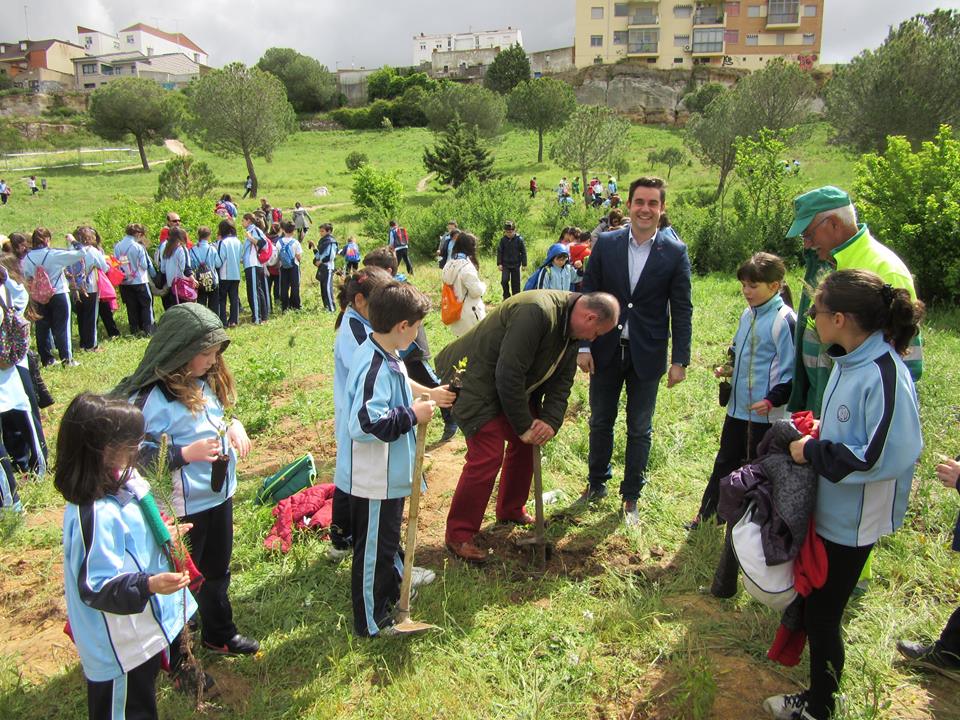 <div><strong>El Ayuntamiento de Zamora participa en el Día de la Tierra con la plantación de árboles en Valorio</strong></div><div><br /></div>
