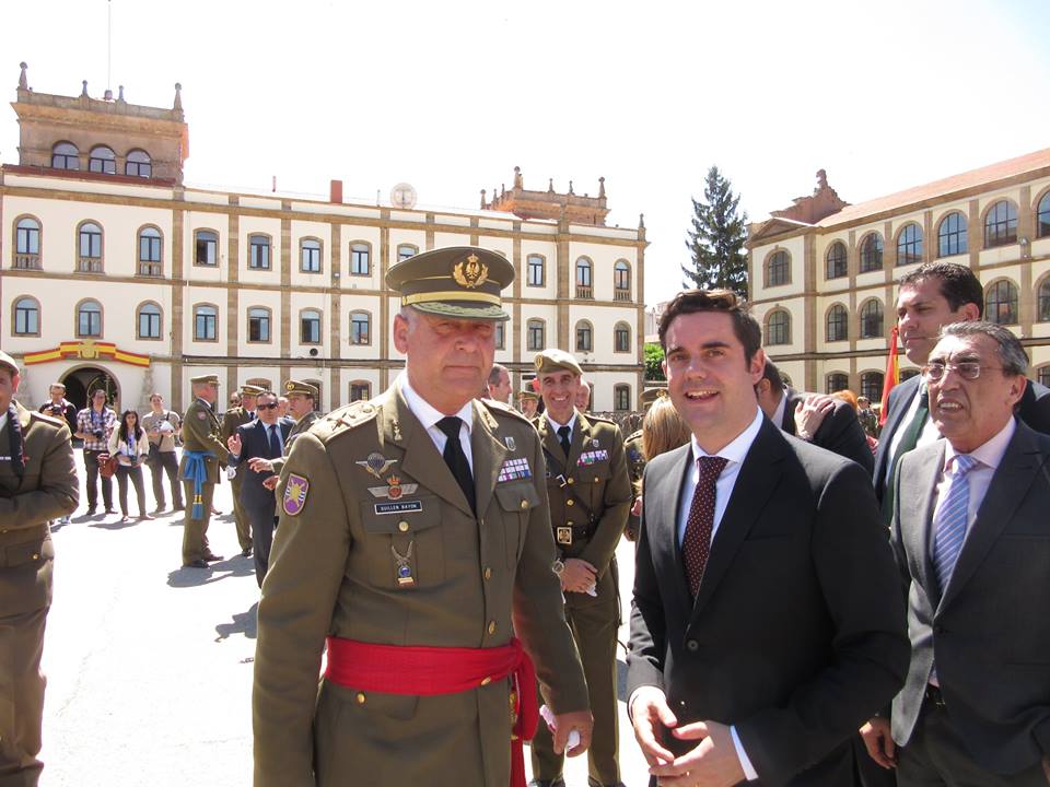 <strong>El Ayuntamiento de Zamora en la toma de posesión del nuevo General de Brigada del Mando de Ingenieros de Salamanca Ricardo Guillén</strong>