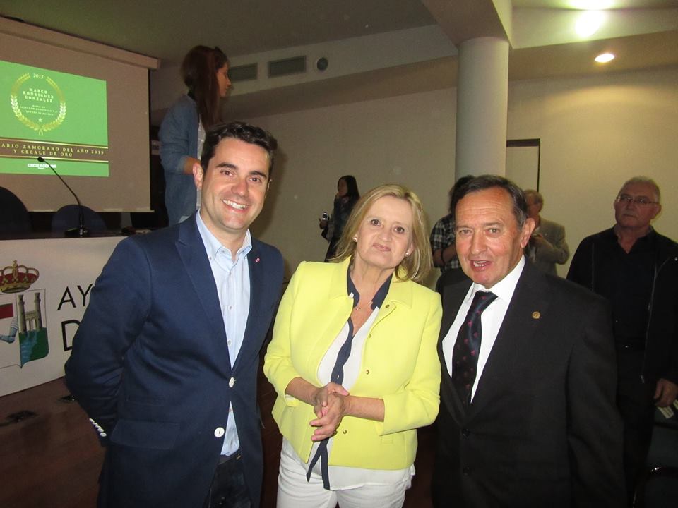 <strong>Representantes org&aacute;nicos e institucionales del PSOE en el acto de entrega del premio al Empresario del a&ntilde;o 2015 y Cecale de Oro de la CEOE de Zamora</strong>