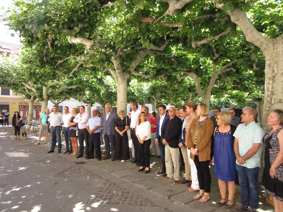 <strong>Representantes del PSOE de Zamora en la concentraci&oacute;n contra los atentandos de Niza</strong>