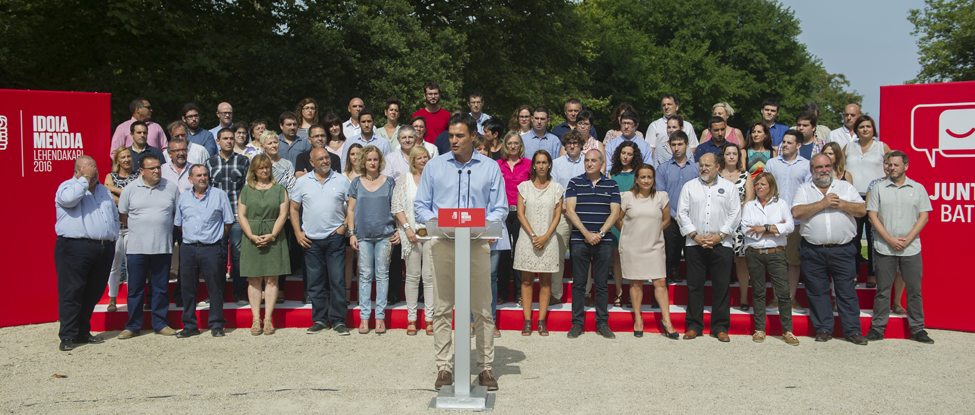 <strong>Pedro S&aacute;nchez: "Desde el 20-D hay dos bloques: el que lidera el PSOE de las fuerzas del Cambio y el que lidera el PP, el de Rajoy y Soria, que nada quiere que cambie"</strong>