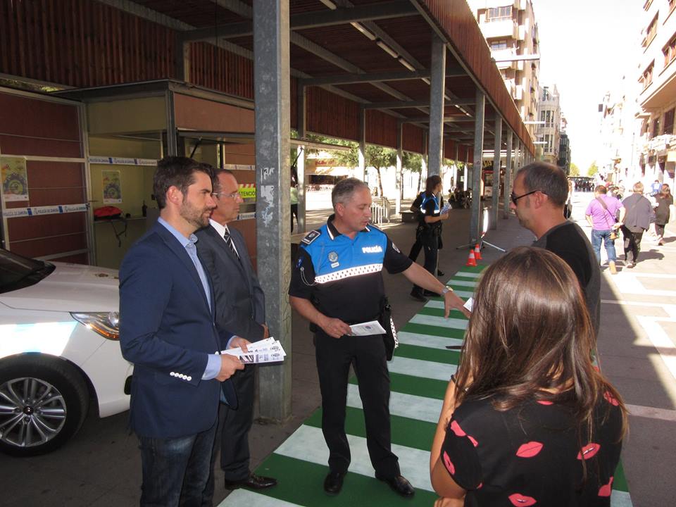 <div><strong>La Policía Municipal informa en Santa Clara sobre “la forma más segura de cruzar un paso de peatones”</strong></div><div><br /></div>