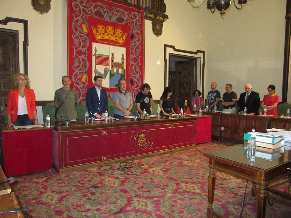 <div><strong>El Pleno debate hoy la propuesta del equipo de Gobierno IU-PSOE para instar al Ministerio de Fomento a la ampliaci&oacute;n del paso del ferrocarril en el Barrio de Pinilla</strong></div>