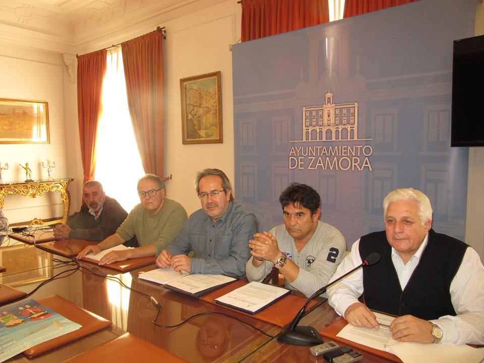 <strong>El alcalde y el presidente de san José Obrero firman un convenio de colaboración para la utilización de las instalaciones de la JOSA </strong>