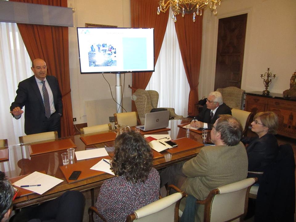 <strong>La Comisión Informativa de Trabajo y Desarrollo Económico aborda la futura remodelación del Mercado de Abastos</strong>