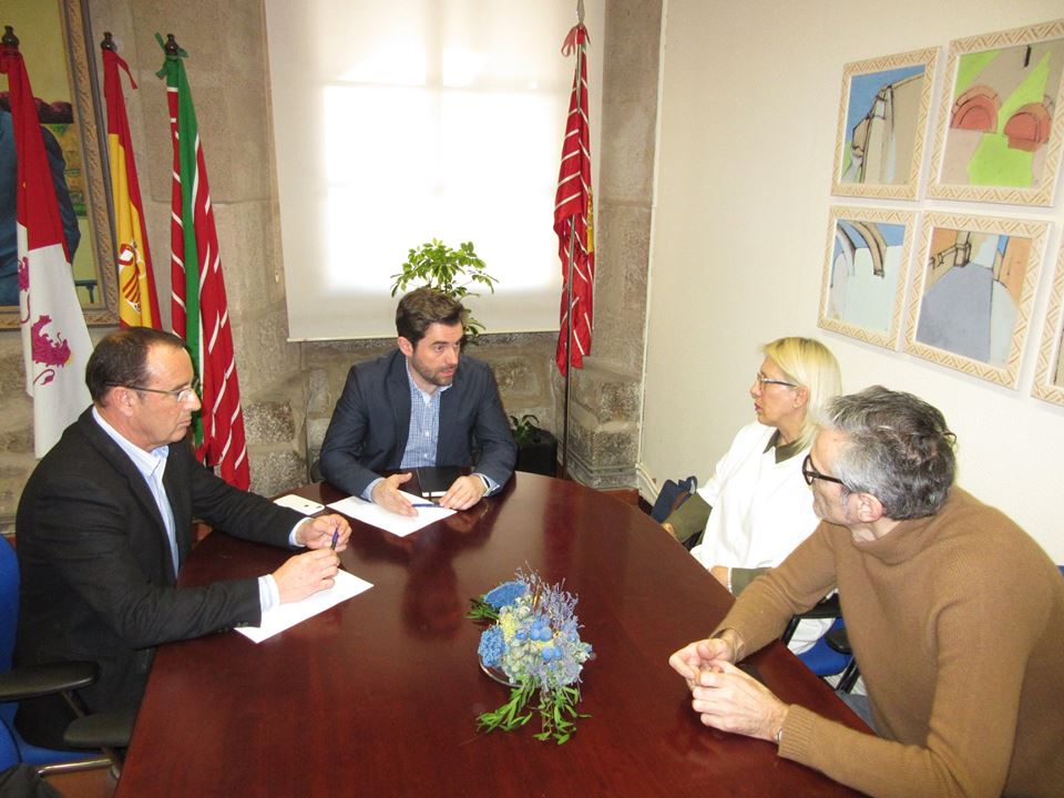 <div><strong>Ayuntamiento de Zamora y vecinos del Casco Antiguo se reúnen para abordar la problemática del “botellón” de la noche del Jueves Santo</strong></div>