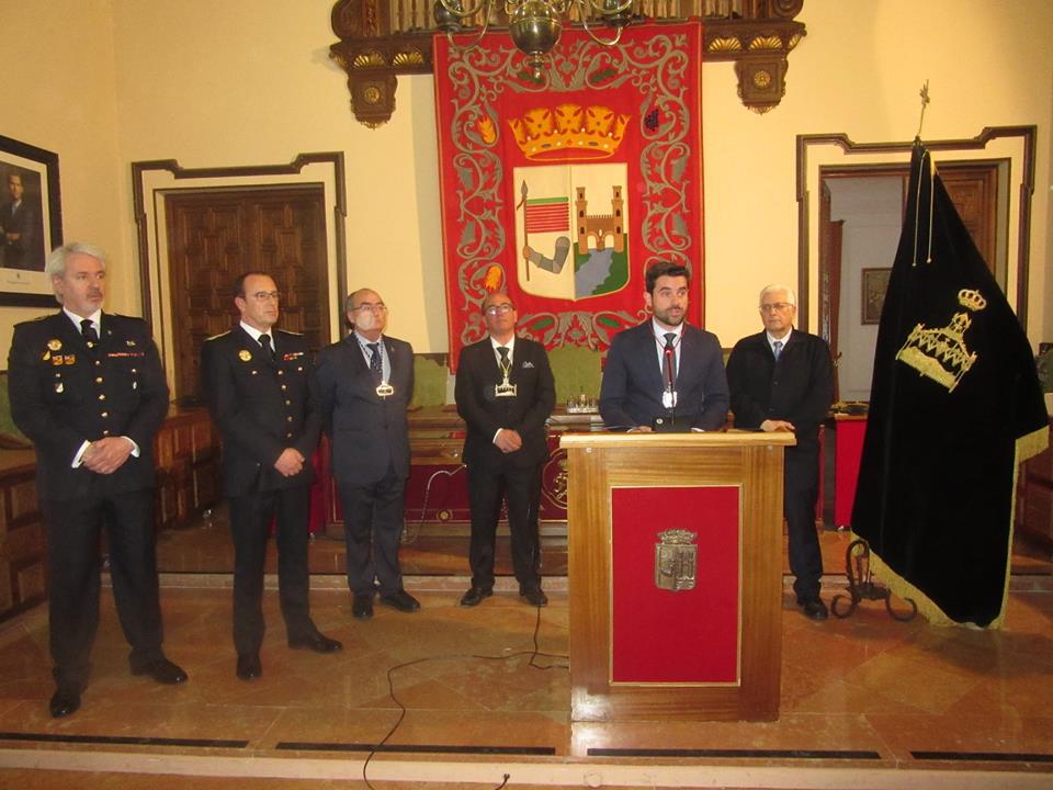 <div><strong>La Polic&iacute;a Municipal distinguida &ldquo;Hermano Honor&iacute;fico&rdquo; de la Real Cofrad&iacute;a del Santo Entierro en el acto celebrado en el Sal&oacute;n de Plenos del Ayuntamiento de Zamora hoy Mi&eacute;rcoles</strong></div