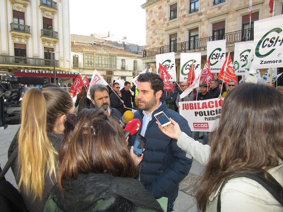 <strong>Antidio Fag&uacute;ndez participa en la concentraci&oacute;n de la Polic&iacute;a Municipal por la jubilaci&oacute;n anticipada hoy Viernes</strong>