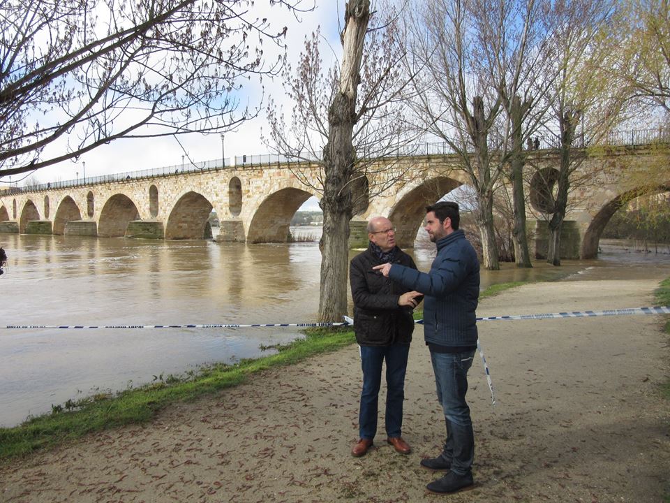 <strong>Antidio Fag&uacute;ndez visita las riberas del Duero a su paso por Zamora para constatar sobre el terreno los efectos y medidas adoptadas por el aumento del caudal</strong>