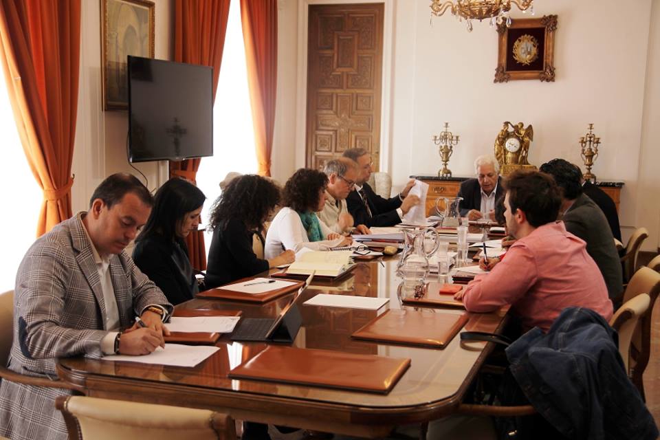 <div><strong>El Ayuntamiento propone una modificación en la ubicación del Mercadillo que despejaría íntegramente la calle Alto de los Curas</strong></div>