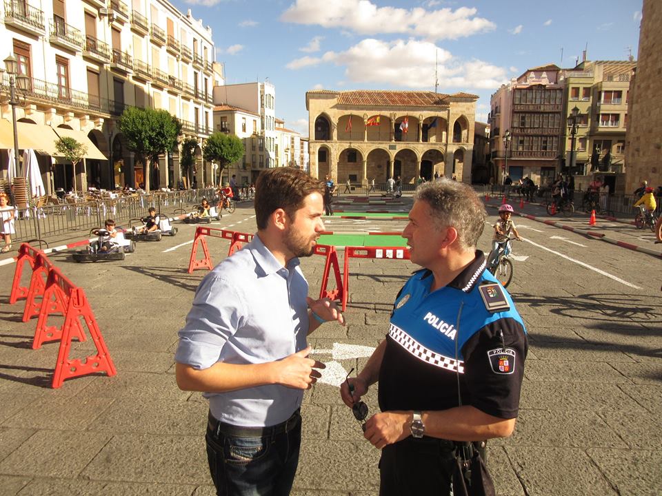 <strong>La Policía Municipal imparte Formación sobre Educación Vial a l@s niñ@s en la Plaza Mayor hoy Lunes a partir de las 17:00 h.</strong> <strong>La Policía Municipal imparte Formación sobre Educación Vial a l@s niñ@s en la Plaza Mayor hoy Lunes a partir de las 17:00 h.</strong>