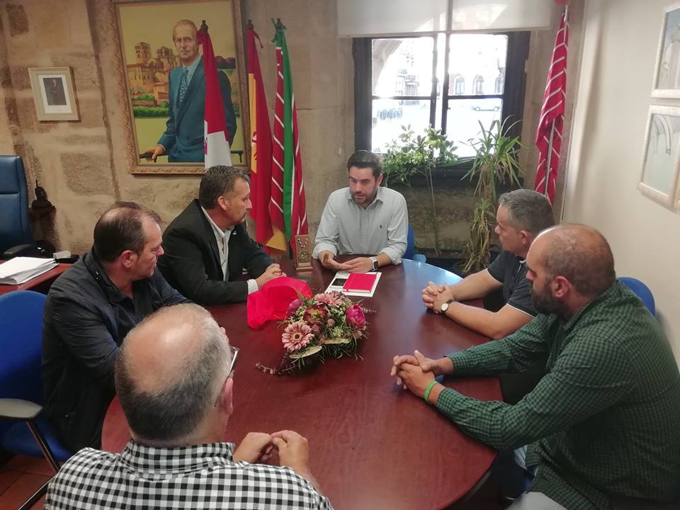<strong>Antidio Fagúndez se reúne con la nueva directiva de “Jesús del Vía Crucis” presidida por Emilio Ferrero</strong> <strong>Antidio Fagúndez se reúne con la nueva directiva de “Jesús del Vía Crucis” presidida por Emilio Ferrero</strong>