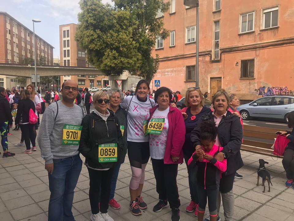 <div><strong>Apoyando a la "marea rosa" contra el c&aacute;ncer</strong></div>