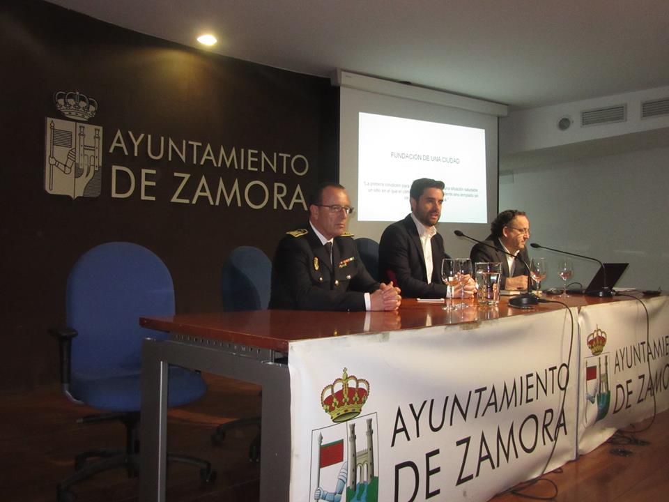 <strong>El arquitecto Francisco Somoza imparte el curso de formaci&oacute;n a la Polic&iacute;a Municipal &ldquo;La ciudad de Zamora, un recorrido por la historia con pasos de gigante&rdquo;&nbsp;</strong>