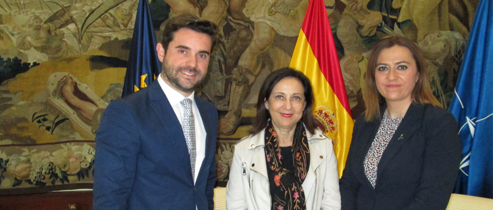 <div><strong>La Ministra Margarita Robes expresa a Fag&uacute;ndez y Barcones el apoyo del Gobierno a Montelareina</strong></div>