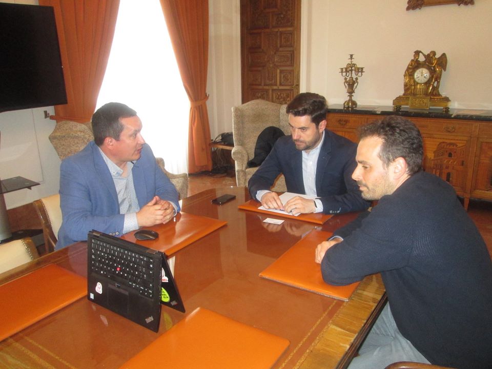 <div><strong>El Ayuntamiento abre las puertas de la ciudad a la empresa tecnológica Serbatic para su próxima implantación en Zamora</strong></div> <div><strong>El Ayuntamiento abre las puertas de la ciudad a la empresa tecnológica Serbatic para su próxima implantación en Zamora</strong></div>