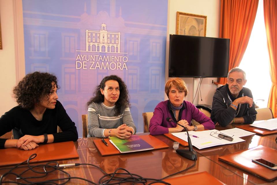 <strong>"No cierres los ojos" en el IES Río Duero hoy Jueves, una experiencia sensorial sobre violencia de género para los alumnos de Bachillerato</strong> <strong>"No cierres los ojos" en el IES Río Duero hoy Jueves, una experiencia sensorial sobre violencia de género para los alumnos de Bachillerato</strong>