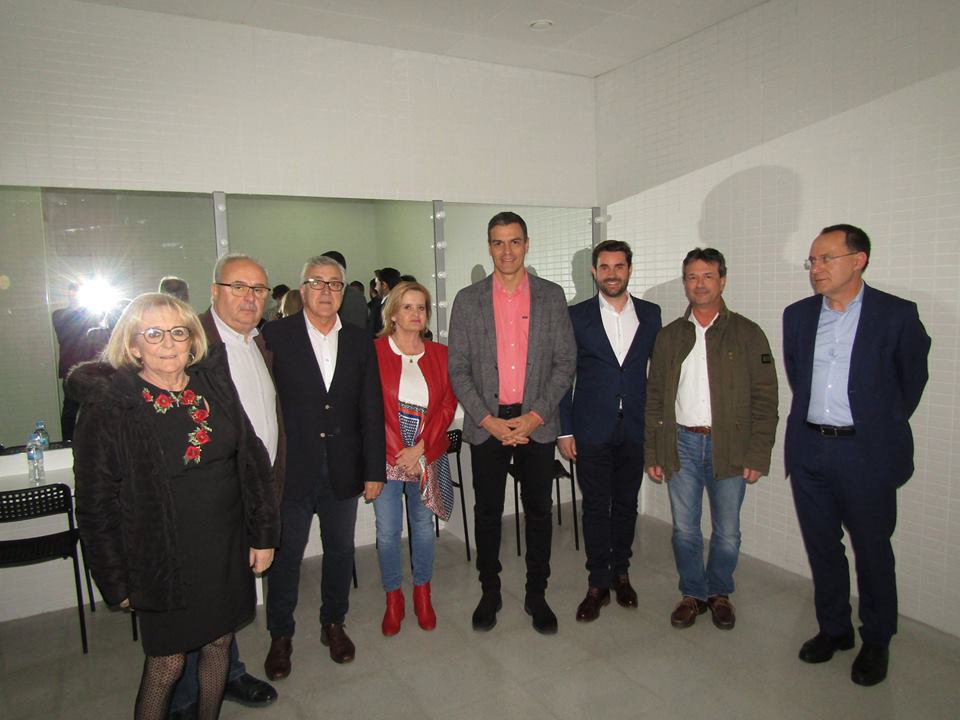 <div><strong>El PSOE asume con CCOO y UGT el compromiso de derogar la reforma laboral de Rajoy</strong></div>