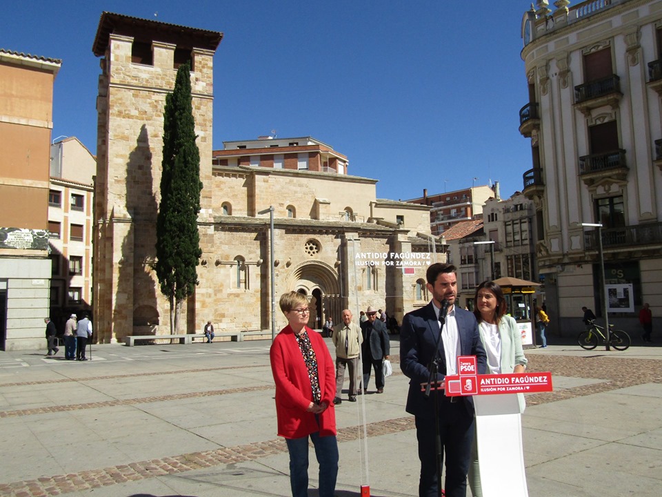 <strong>Lucha contra la despoblaci&oacute;n: Isaura Leal, Antidio Fagundez y Ana S&aacute;nchez presentan las propuestas del PSOE</strong>