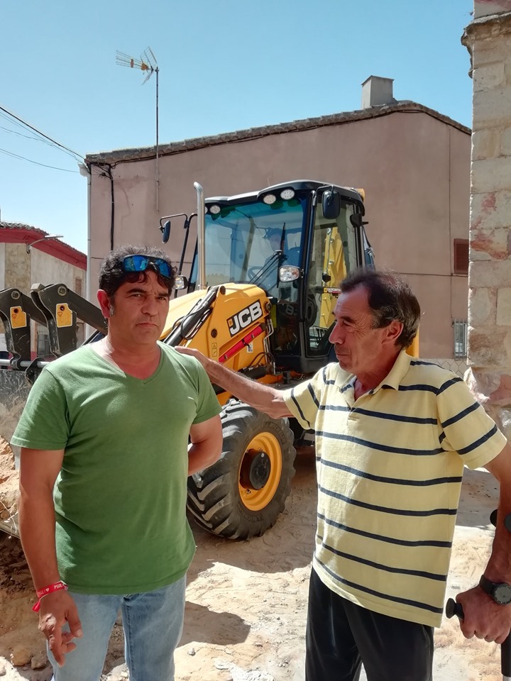 <div><strong>El Ayuntamiento ejecuta obras de saneamiento, abastecimiento y pavimentaci&oacute;n en El Perdig&oacute;n y en los anejos de San Marcial y Tardobispo</strong></div>