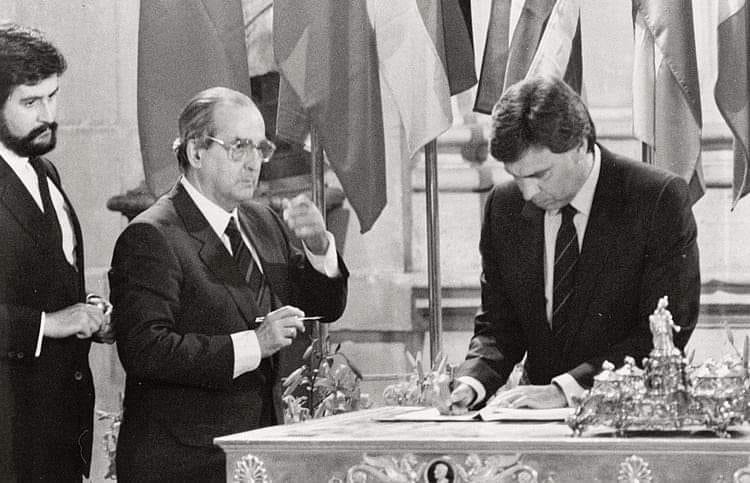 <div><strong>In memoriam de Fernando Mor&aacute;n</strong></div>