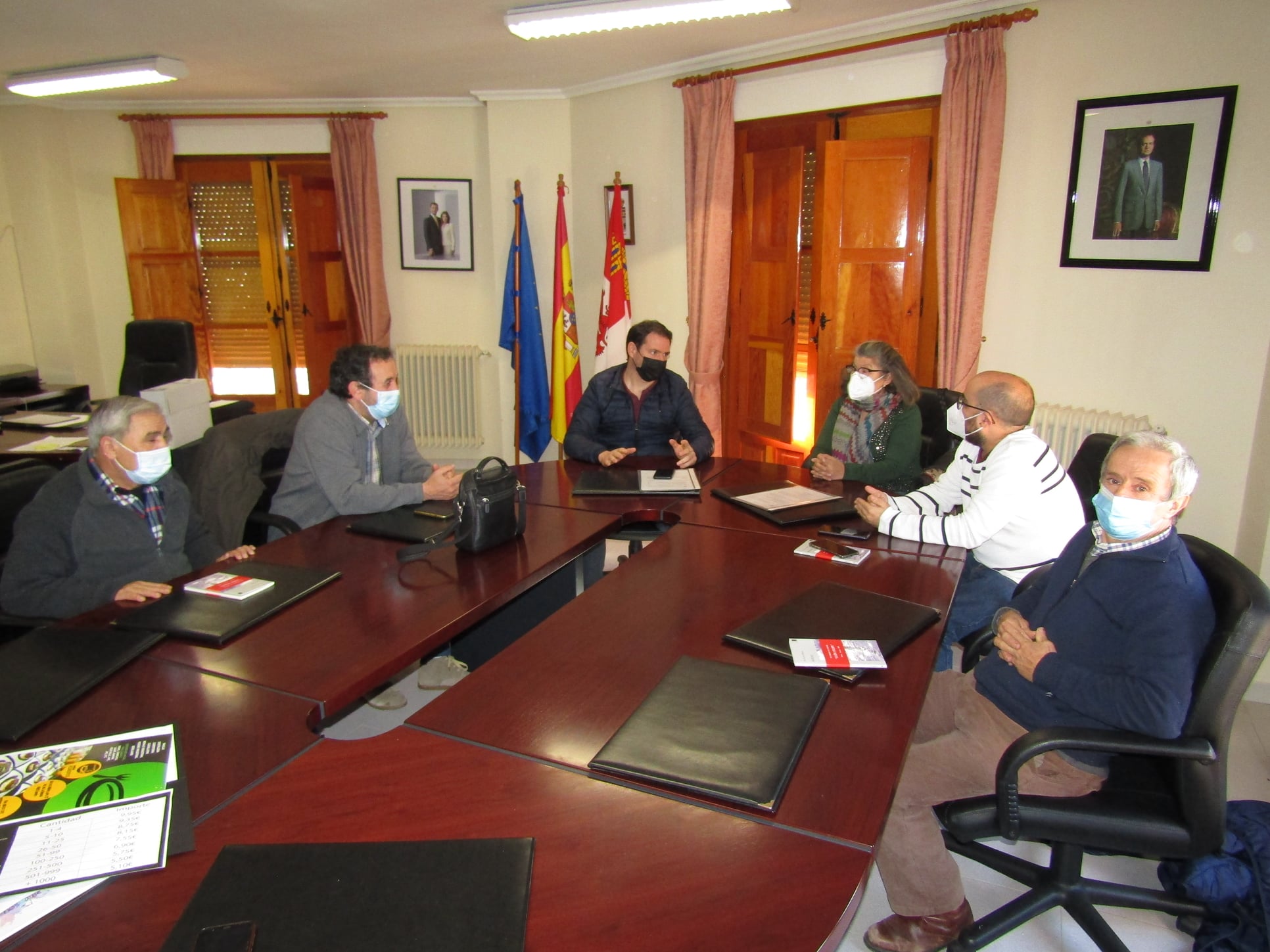 <div><strong>El PSOE de Olmillos de Castro felicita al equipo sanitario de Carbajales de Alba por atender y vacunar a los vecinos en los consultorios m&eacute;dicos locales</strong></div>