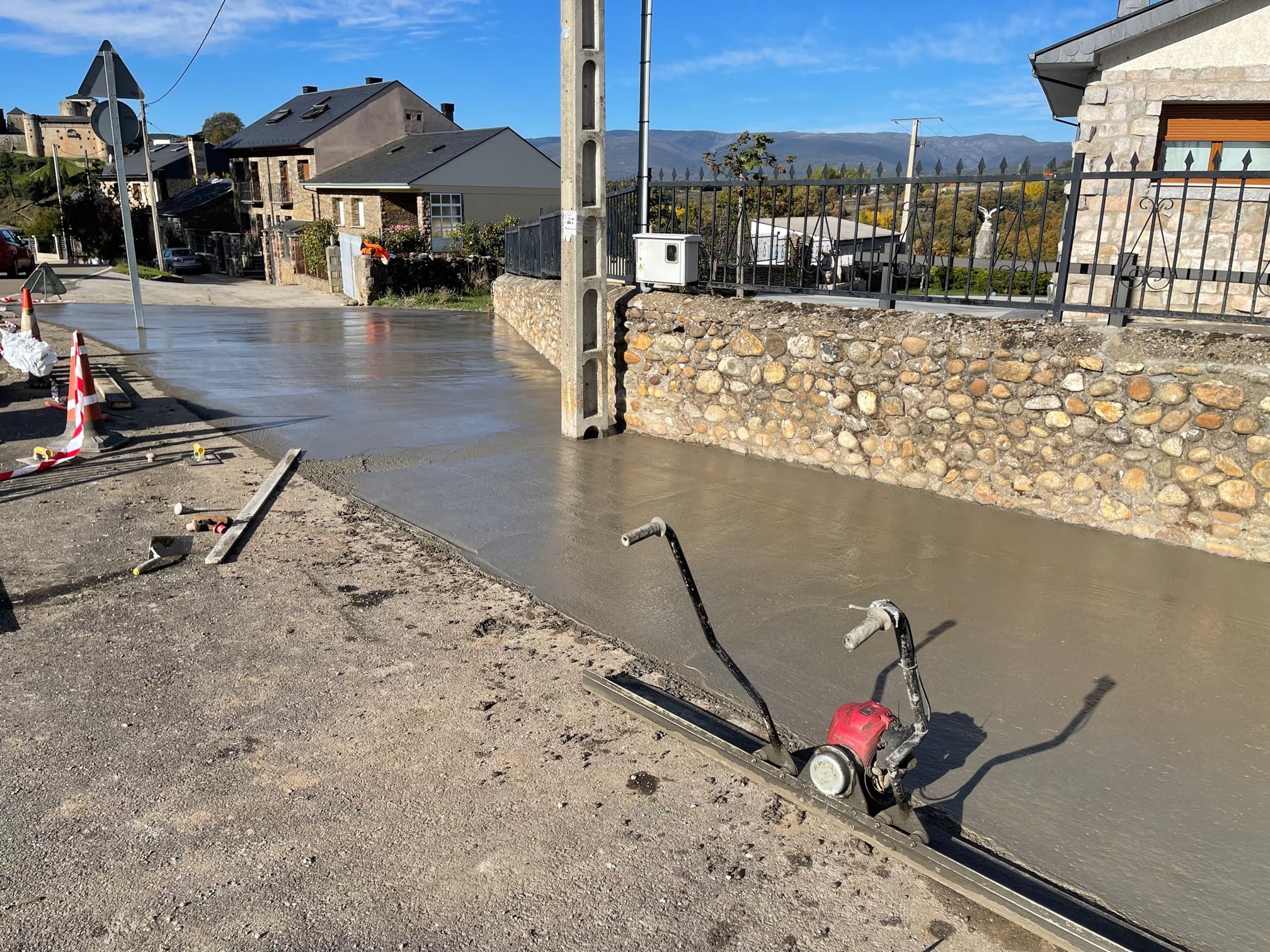 <div><strong>Puebla de Sanabria: Inicio de las obras derivadas del Fondo de Cooperaci&oacute;n Econ&oacute;mica Local General 2021</strong></div>