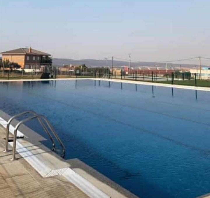 <div><strong>T&aacute;bara estrena nueva piscina municipal</strong></div>