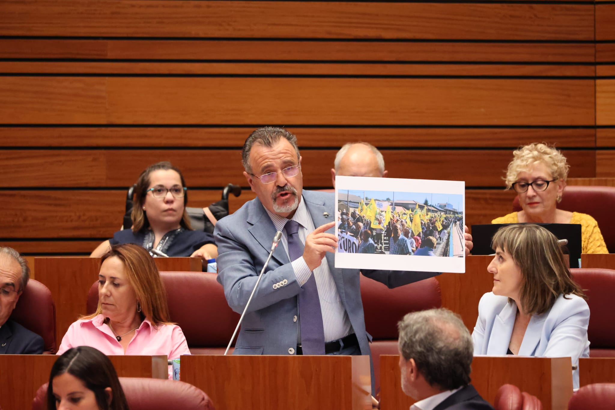 <div><strong>Mart&iacute;n Benito: &ldquo;Zamora y sus habitantes no merecen el maltrato que se les est&aacute; dando por parte de la Junta&rdquo;</strong></div>