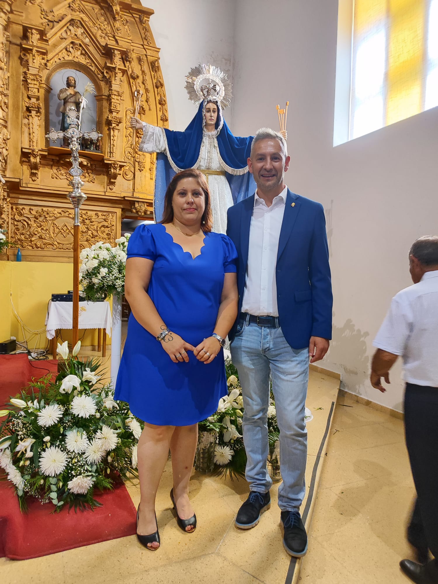 <strong>Carlos Rodríguez Casares y Blanca de Freitas con los vecinos de la Bóveda de Toro en las Fiestas de la Virgen de las Nieves </strong> <strong>Carlos Rodríguez Casares y Blanca de Freitas con los vecinos de la Bóveda de Toro en las Fiestas de la Virgen de las Nieves </strong>