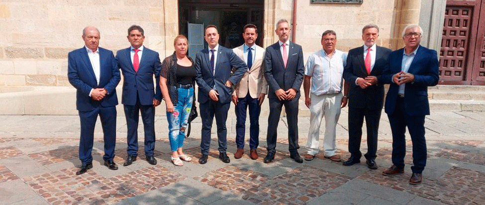 <strong>El PSOE formaliza la petición de debate y comparecencia sobre el contrato de Ayuda a Domicilio</strong> <strong>El PSOE formaliza la petición de debate y comparecencia sobre el contrato de Ayuda a Domicilio</strong>